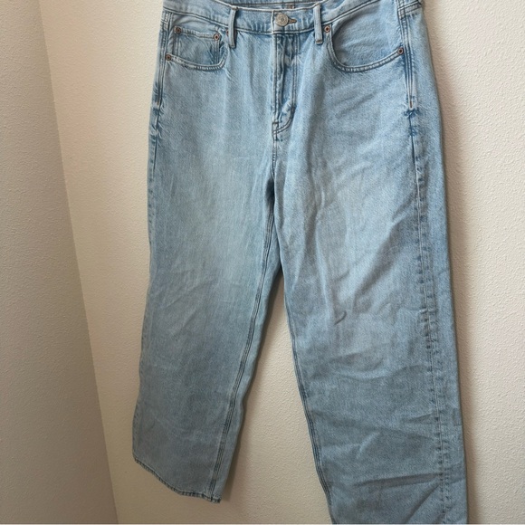 American Eagle 90s Wide Leg Jeans
Light Wash Blue Denim Womens size 12
reg 3727 - Picture 4 of 9
